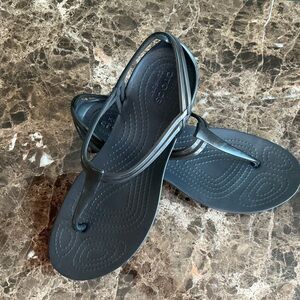 Crocs sandals 6w new